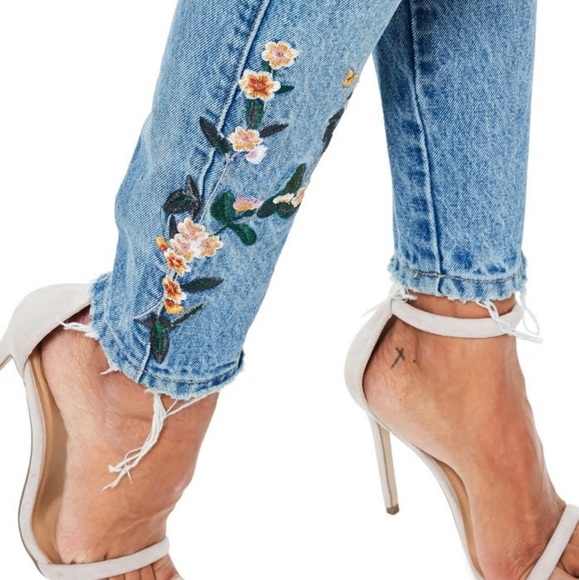 Missguided Riot Ripped High Rise Mom Jeans 4 - Picture 4 of 12